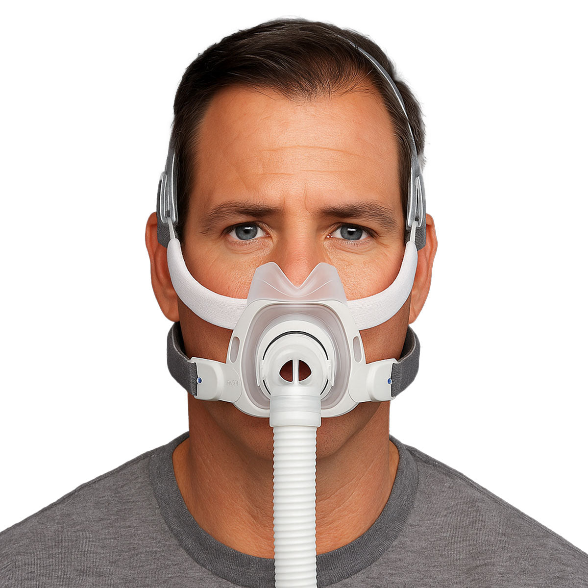 Hombre con mascarilla AirFit F40 ResMed colocada correctamente